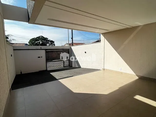 Sobrado com 190m² 3 quartos e 2 banheiros, à venda, no bairro Parque Hayala em Aparecida de Goiânia