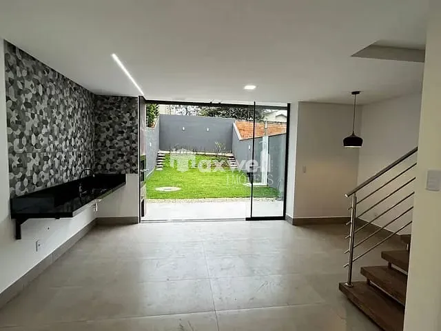 Sobrado com 190m² 3 quartos e 2 banheiros, à venda, no bairro Parque Hayala em Aparecida de Goiânia