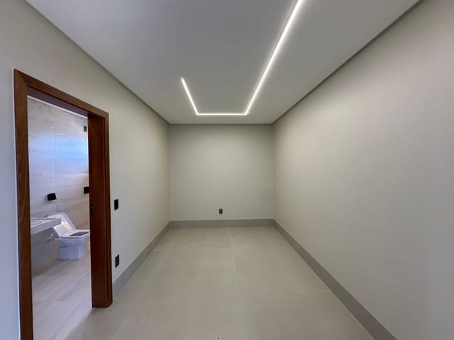 Sobrado com 250m² 3 quartos e 5 banheiros, à venda, no bairro Jardins Sevilha em Aparecida de Goiânia