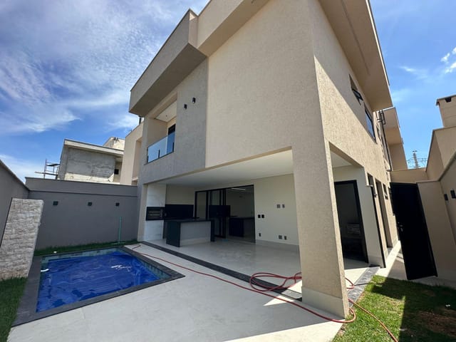 Sobrado com 250m² 3 quartos e 5 banheiros, à venda, no bairro Jardins Sevilha em Aparecida de Goiânia