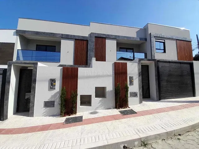 Sobrado 3 quartos e 4 banheiros, à venda, no bairro São Francisco de Assis em Camboriú