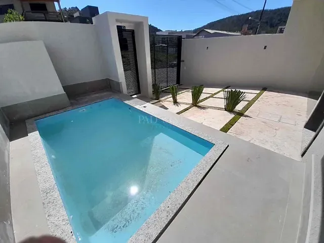 Sobrado 3 quartos e 4 banheiros, à venda, no bairro São Francisco de Assis em Camboriú