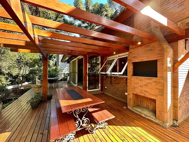 Sobrado com 736m² 4 quartos e 3 banheiros, à venda, no bairro Centro em Gramado