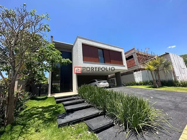 Sobrado com 623m² 4 quartos e 6 banheiros, à venda, no bairro Residencial Alphaville Flamboyant em Goiânia