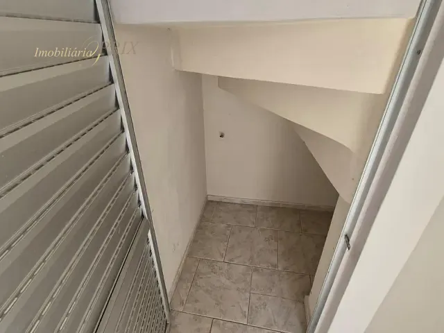 Sobrado 3 quartos e 1 banheiro, para alugar, no bairro Novo Mundo em Curitiba