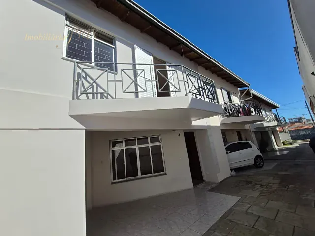 Sobrado 3 quartos e 1 banheiro, para alugar, no bairro Novo Mundo em Curitiba