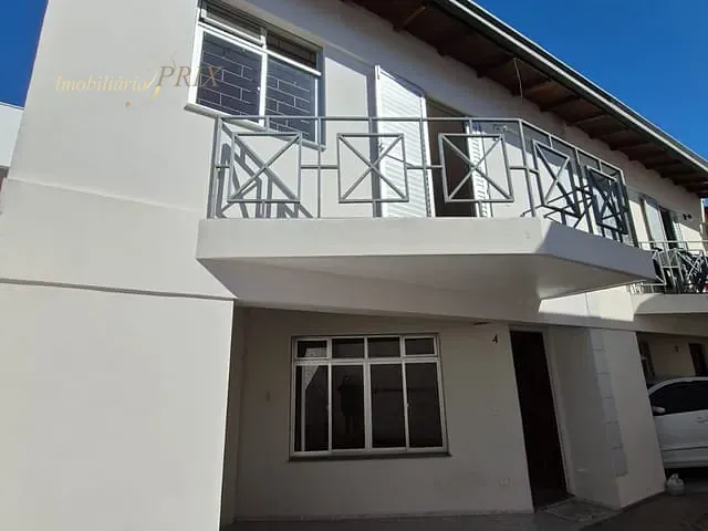Sobrado 3 quartos e 1 banheiro, para alugar, no bairro Novo Mundo em Curitiba