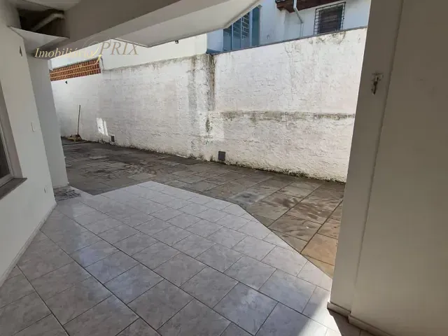 Sobrado 3 quartos e 1 banheiro, para alugar, no bairro Novo Mundo em Curitiba