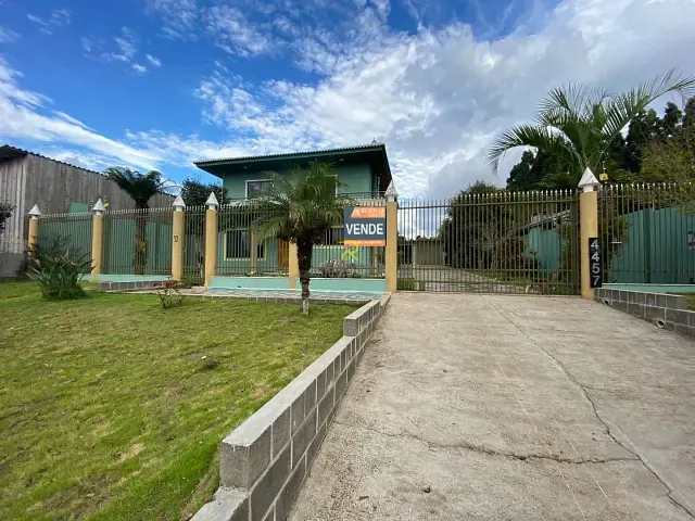 Sobrado com 700m² 5 quartos e 4 banheiros, à venda ou para alugar, no bairro Boqueirão em Guarapuava