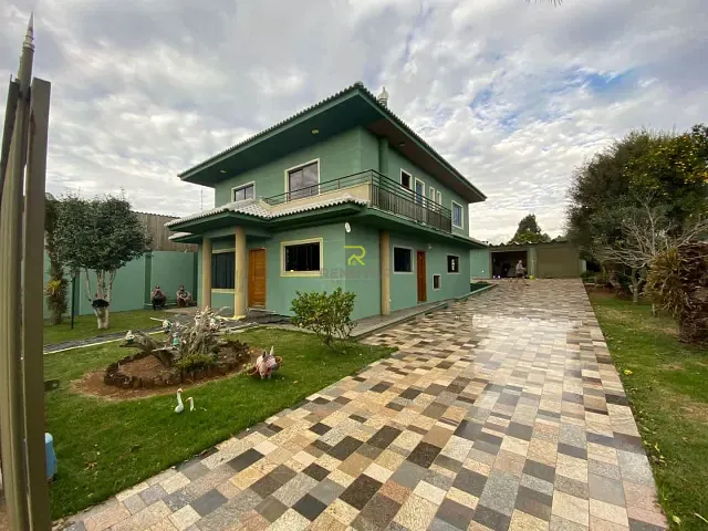 Sobrado com 700m² 5 quartos e 4 banheiros, à venda ou para alugar, no bairro Boqueirão em Guarapuava