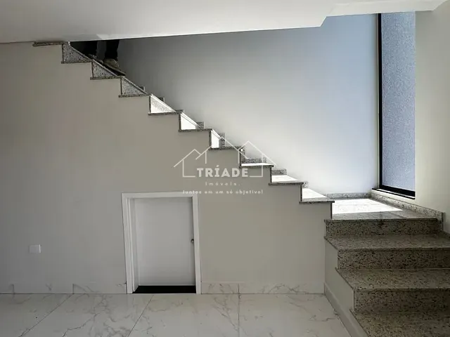 Sobrado com 136m² 3 quartos e 3 banheiros, à venda, no bairro Tindiquera em Araucária