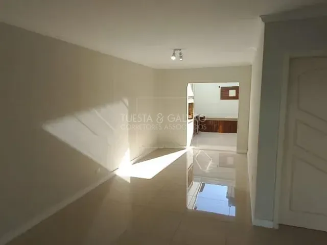 Sobrado com 160m² 3 quartos e 2 banheiros, à venda, no bairro Uberaba em Curitiba