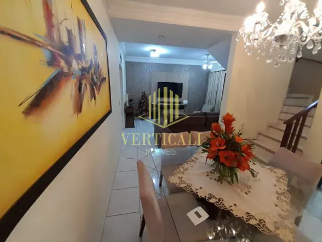 Sobrado com 175m² 3 quartos e 3 banheiros, à venda, no bairro Jardim Mariana em Cuiabá