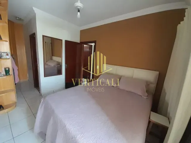 Sobrado com 175m² 3 quartos e 3 banheiros, à venda, no bairro Jardim Mariana em Cuiabá
