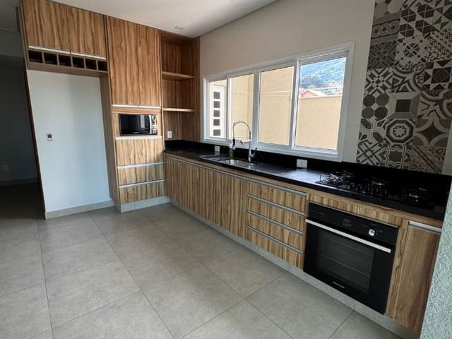 Sobrado 3 quartos e 3 banheiros, à venda, no bairro Centro em Extrema