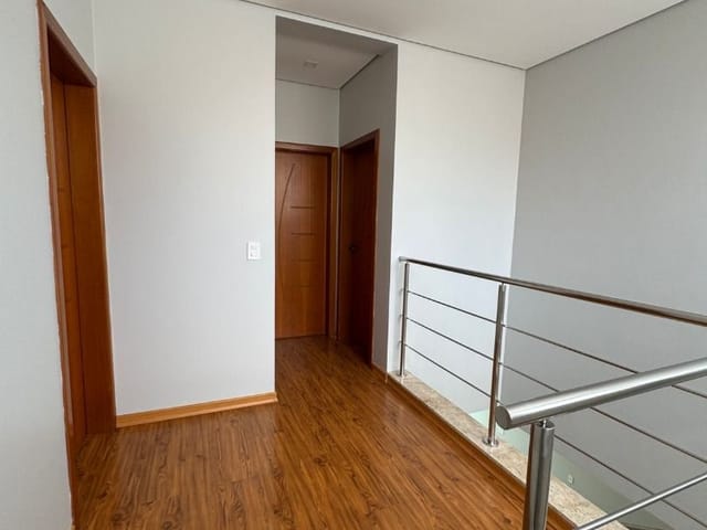 Sobrado 3 quartos e 3 banheiros, à venda, no bairro Centro em Extrema