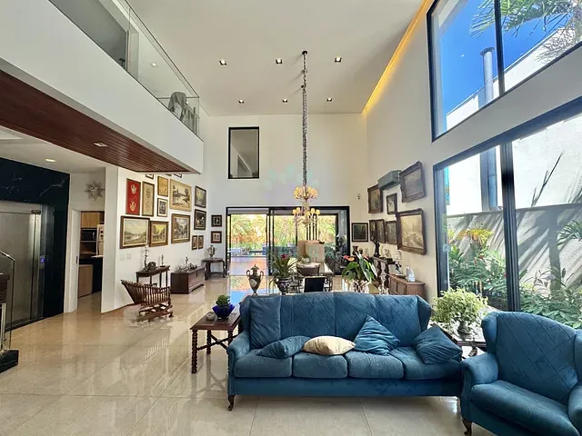 Sobrado com 510m² 4 quartos e 4 banheiros, à venda, no bairro Chácara Cachoeira em Campo Grande
