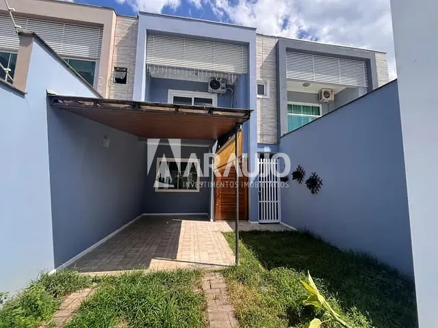 Sobrado com 120m² 3 quartos e 2 banheiros, à venda, no bairro Centro em Navegantes