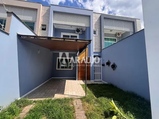 Sobrado com 120m² 3 quartos e 2 banheiros, à venda, no bairro Centro em Navegantes