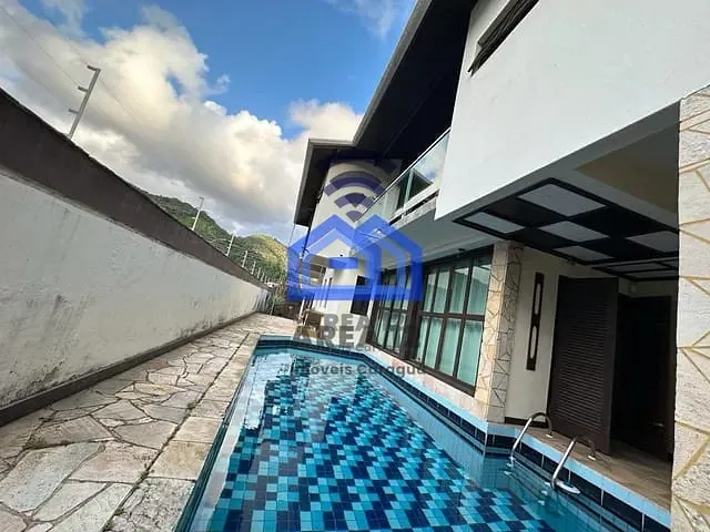 Sobrado com 414m² 4 quartos e 1 banheiro, à venda, no bairro Estrela d'Alva em Caraguatatuba