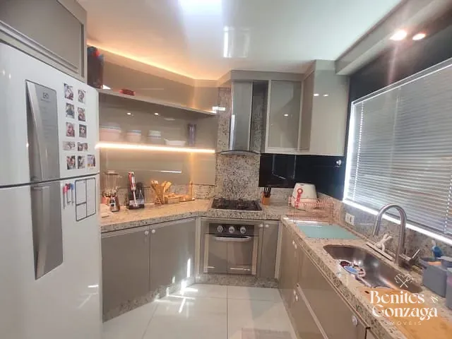 Sobrado com 150m² 3 quartos e 4 banheiros, à venda, no bairro Jardim Petrópolis em Maringá