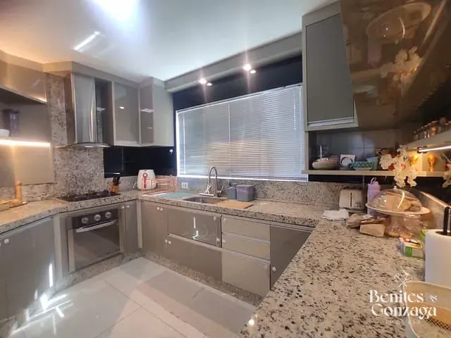 Sobrado com 150m² 3 quartos e 4 banheiros, à venda, no bairro Jardim Petrópolis em Maringá