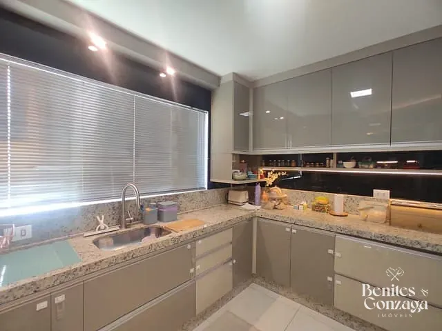 Sobrado com 150m² 3 quartos e 4 banheiros, à venda, no bairro Jardim Petrópolis em Maringá