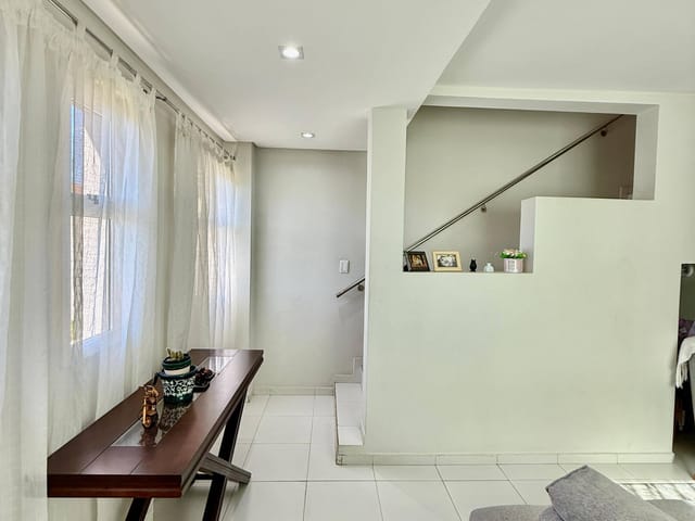Sobrado com 180m² 3 quartos e 4 banheiros, à venda, no bairro Orfãs em Ponta Grossa