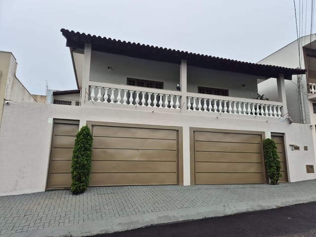 Sobrado com 340m² 4 quartos e 2 banheiros, à venda, no bairro Centro em Franca