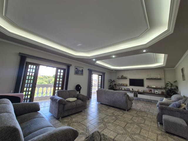 Sobrado com 340m² 4 quartos e 2 banheiros, à venda, no bairro Centro em Franca