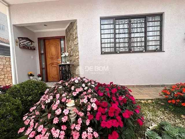 Casa com 250m² 3 quartos e 2 banheiros, à venda, no bairro Jardim das Hortênsias em Poços de Caldas