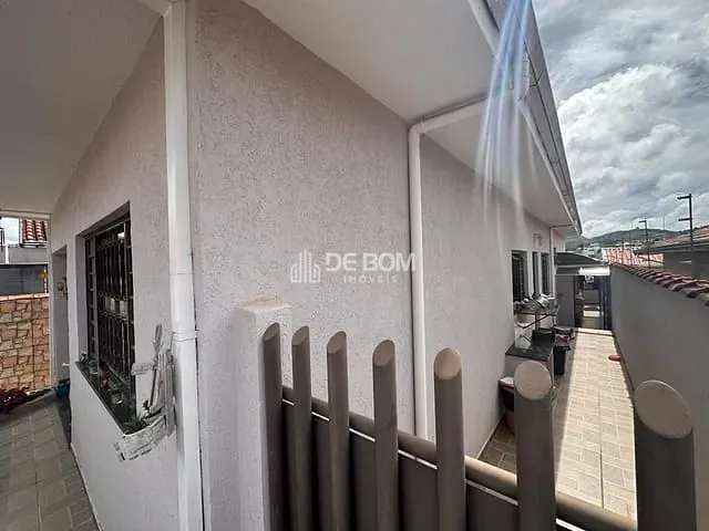 Casa com 250m² 3 quartos e 2 banheiros, à venda, no bairro Jardim das Hortênsias em Poços de Caldas