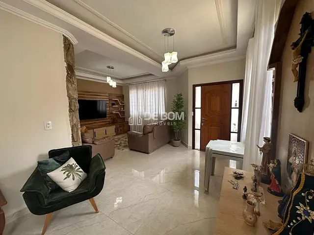 Casa com 250m² 3 quartos e 2 banheiros, à venda, no bairro Jardim das Hortênsias em Poços de Caldas