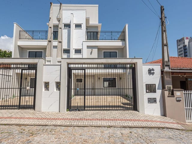 Sobrado 3 quartos e 4 banheiros, à venda, no bairro Armação em Penha