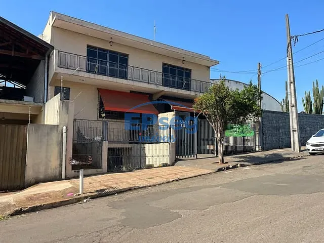 Sobrado com 711m² 4 quartos e 4 banheiros, à venda, no bairro Jardim Agari em Londrina