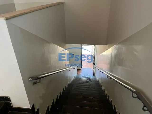 Sobrado com 711m² 4 quartos e 4 banheiros, à venda, no bairro Jardim Agari em Londrina