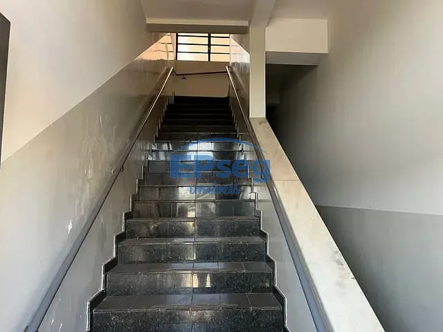 Sobrado com 711m² 4 quartos e 4 banheiros, à venda, no bairro Jardim Agari em Londrina