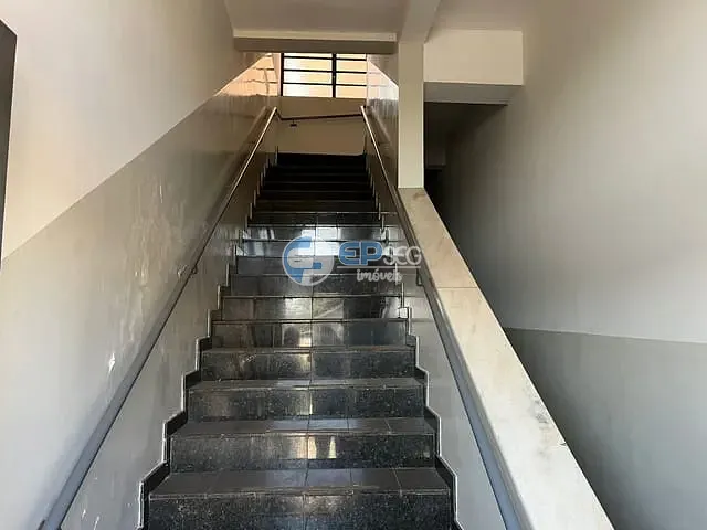 Sobrado com 711m² 4 quartos e 4 banheiros, à venda, no bairro Jardim Agari em Londrina