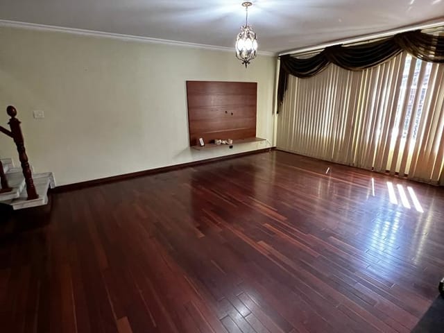 Sobrado com 275m² 6 quartos e 4 banheiros, à venda, no bairro Jardim Nossa Senhora do Carmo em São Paulo