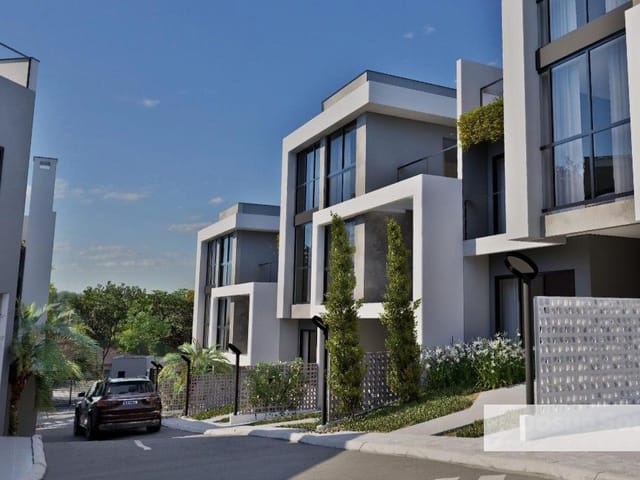 Sobrado com 156m² 3 quartos e 5 banheiros, à venda, no bairro São Lourenço em Curitiba