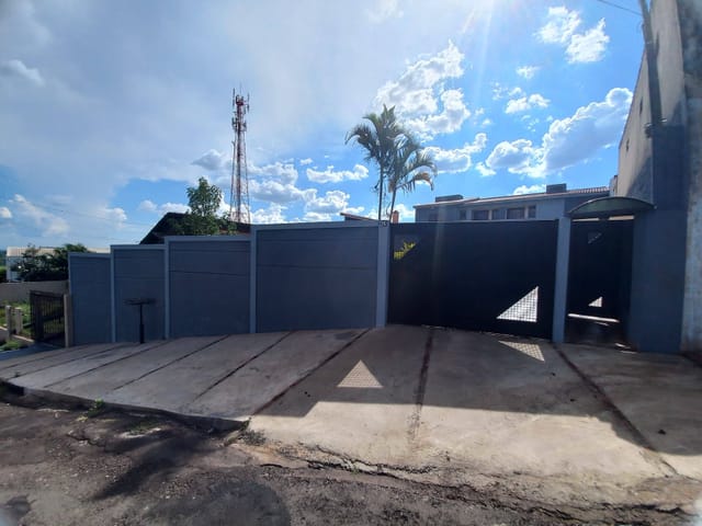 Foto do Sobrado - Sobrado para locação, com 4 quartos e 1 suíte, Vila Santa Rosa, Apucarana, PR | J. Mareze Imóveis Ltda