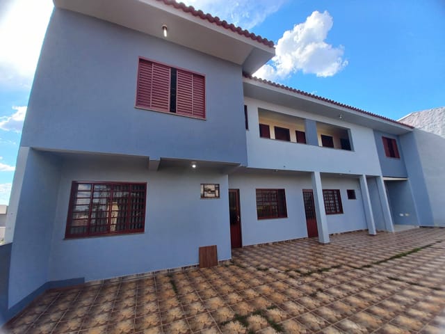 Foto do Sobrado - Sobrado para locação, com 4 quartos e 1 suíte, Vila Santa Rosa, Apucarana, PR | J. Mareze Imóveis Ltda