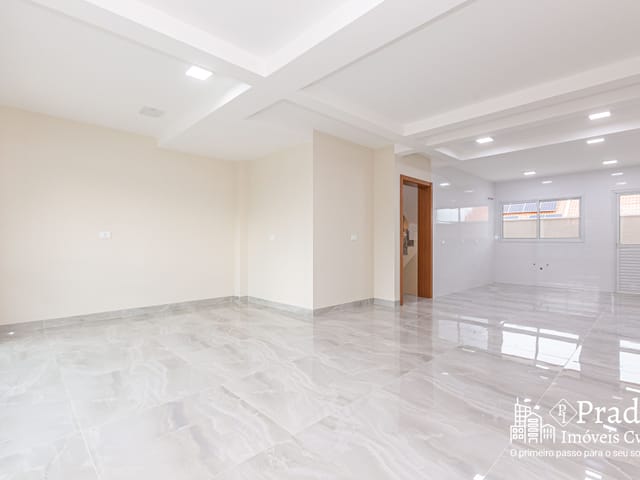 Sobrado com 309m² 4 quartos e 3 banheiros, à venda, no bairro Portão em Curitiba