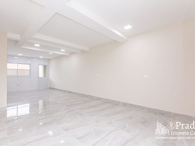 Sobrado com 309m² 4 quartos e 3 banheiros, à venda, no bairro Portão em Curitiba