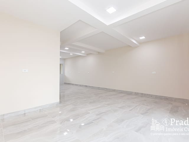 Sobrado com 309m² 4 quartos e 3 banheiros, à venda, no bairro Portão em Curitiba