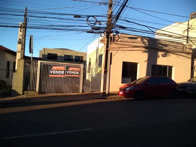 Sobrado com 448m² 4 quartos e 2 banheiros, à venda, no bairro Centro em Guarapuava