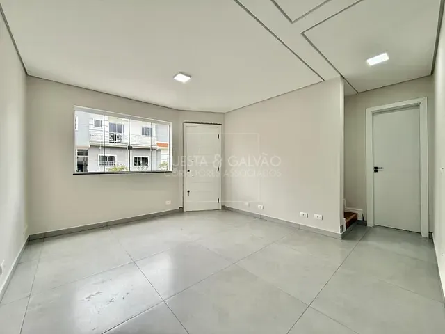 Sobrado com 78m² 3 quartos e 1 banheiro, à venda, no bairro Pinheirinho em Curitiba