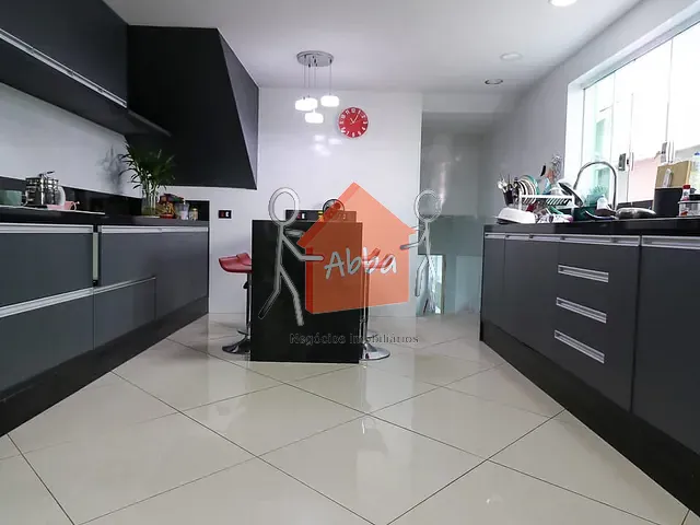 Sobrado com 360m² 3 quartos e 4 banheiros, à venda, no bairro Alphaville em Santana de Parnaíba