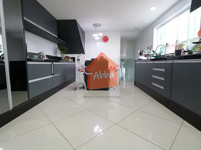 Sobrado com 360m² 3 quartos e 4 banheiros, à venda, no bairro Alphaville em Santana de Parnaíba