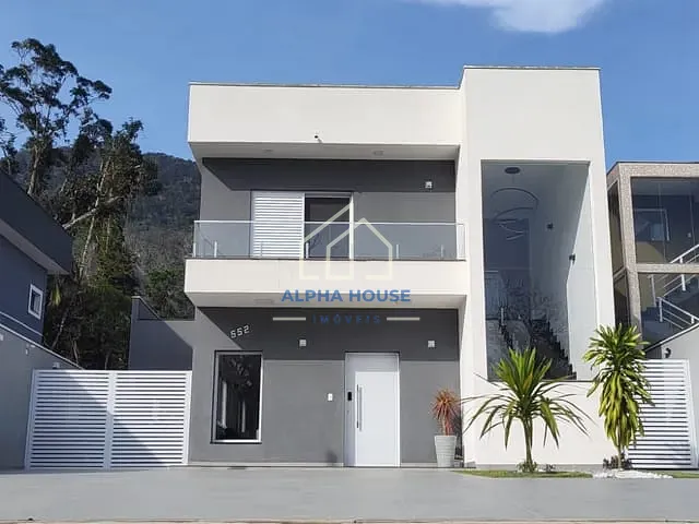Sobrado com 384m² 3 quartos e 2 banheiros, à venda, no bairro Mar Verde II em Caraguatatuba